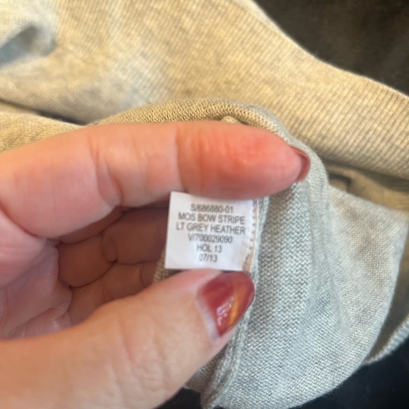 Banana Republic bow graphic sweater. Size XL.Grey background with royal … - Picture 5 of 6